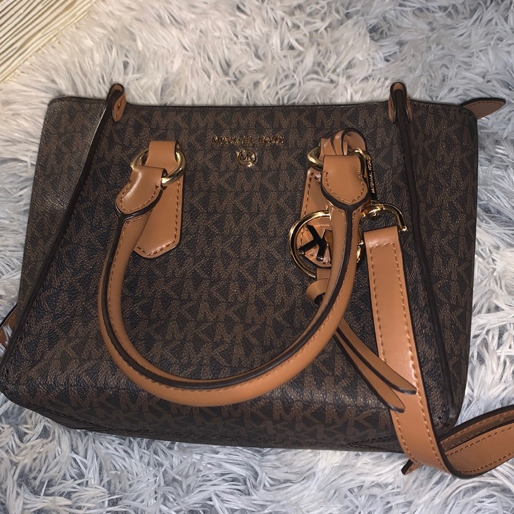 Michael kors crossbody bag